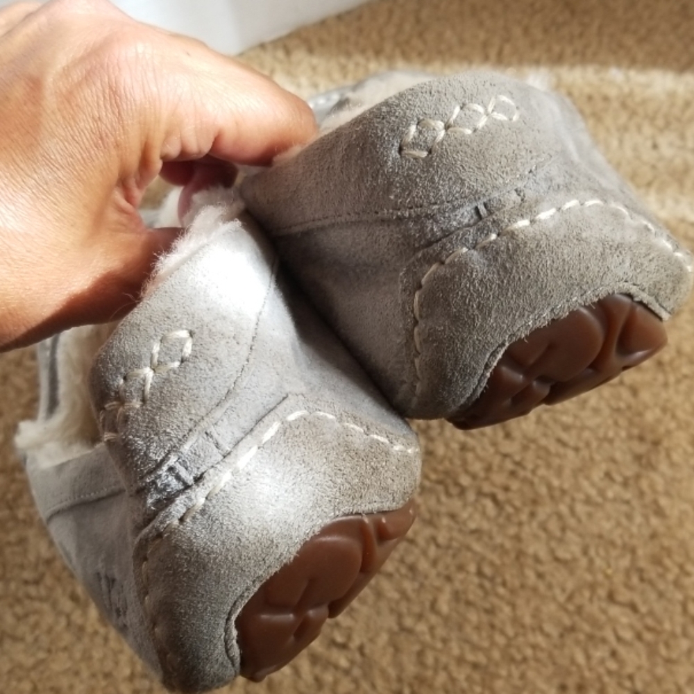 UGG Slippers - Picture 3 of 8